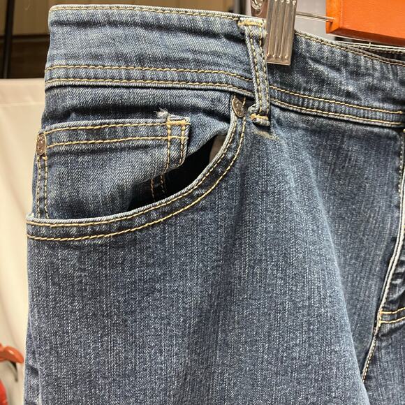 Chico's 2.5 Short Womens Straight Leg Medium Wash Jeans Size 14P Classic‎ Denim - Picture 9 of 16